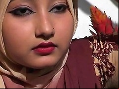 Bangladeshi Sexy Girl Showing Her Sexy Boobs Style